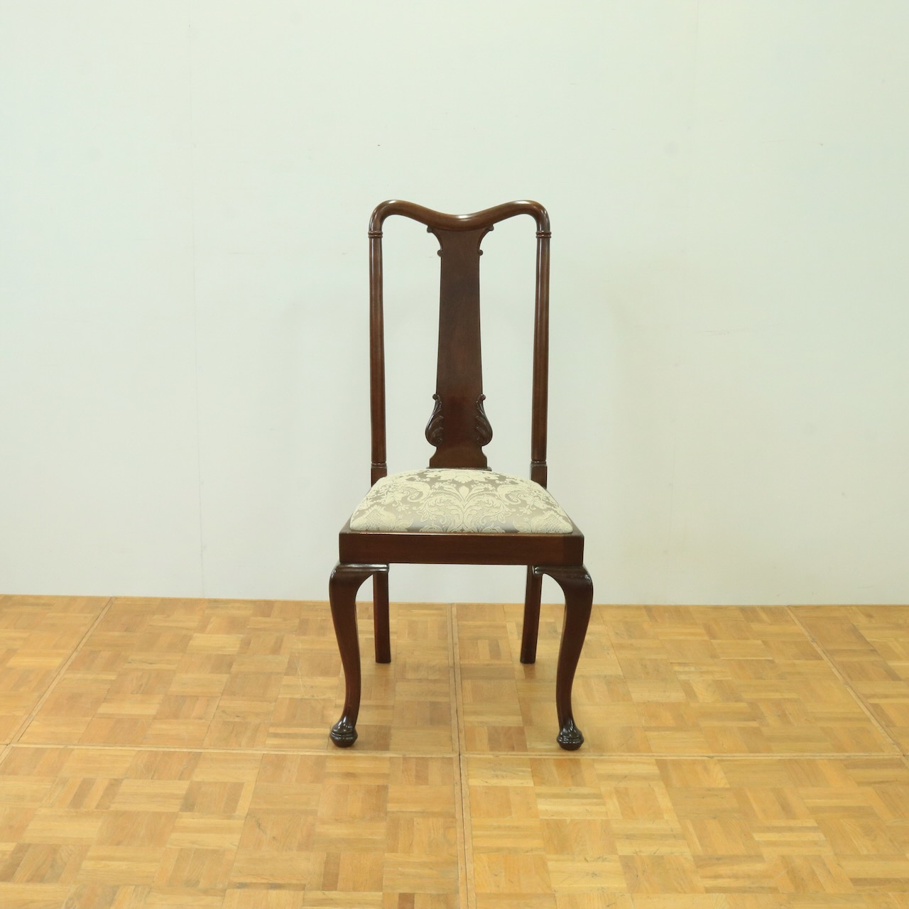 クイーンアンチェアー