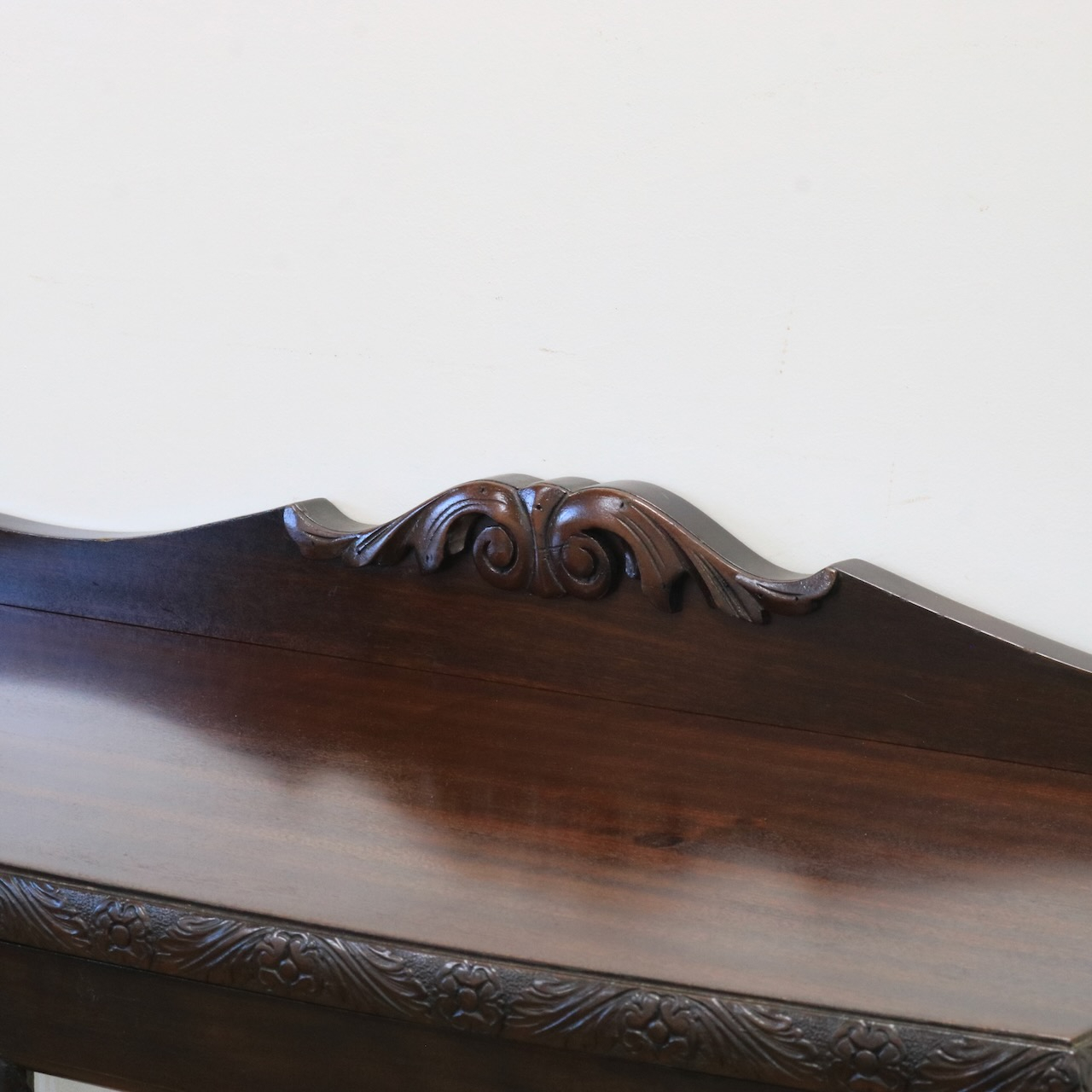 グラスキャビネット