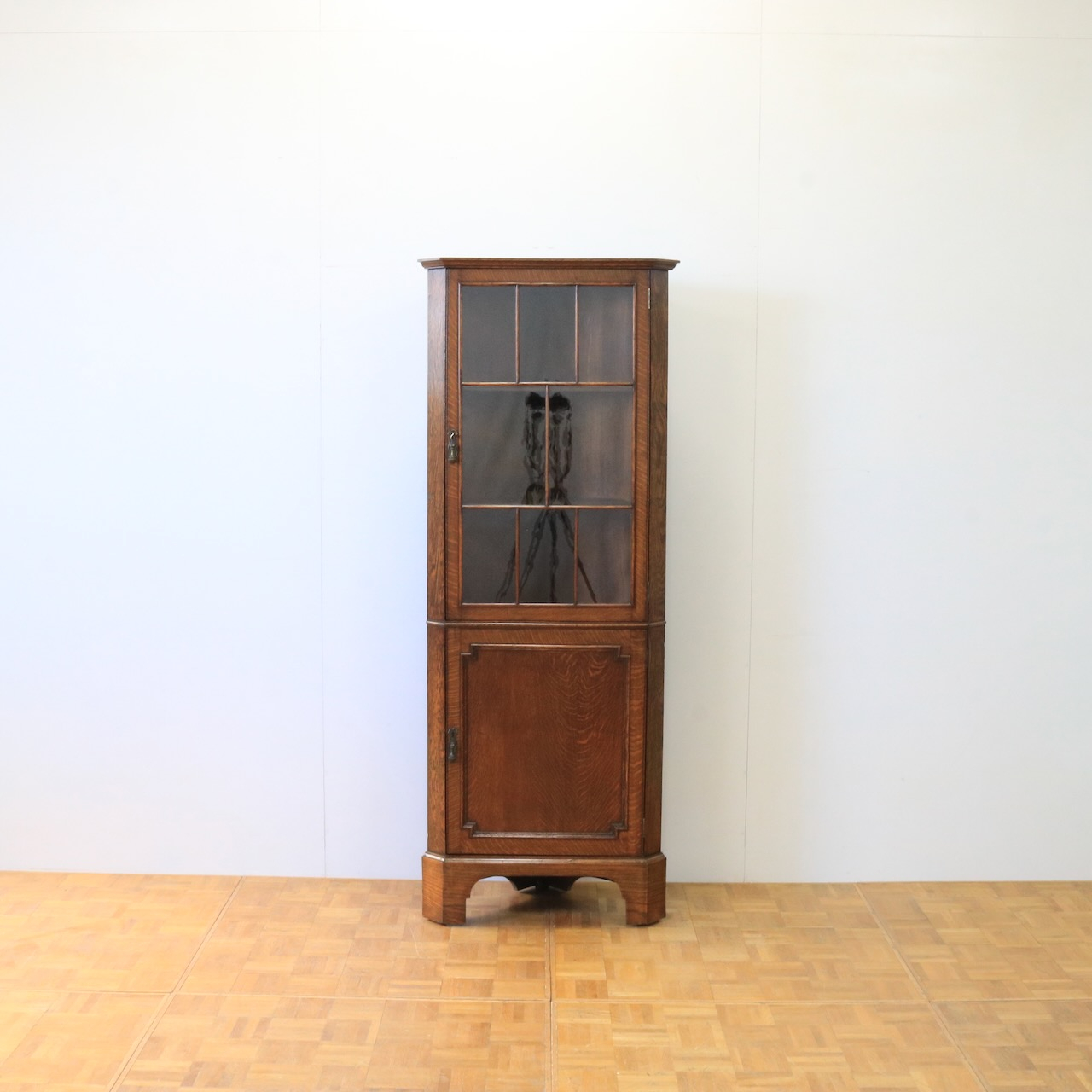 コーナーキャビネット