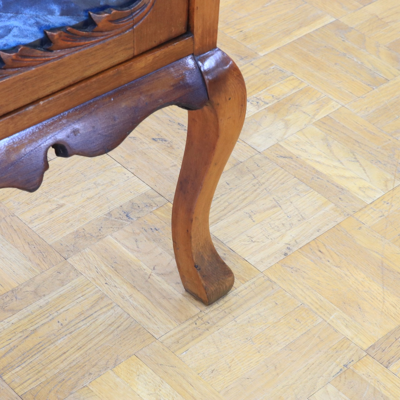 コーナーキャビネット