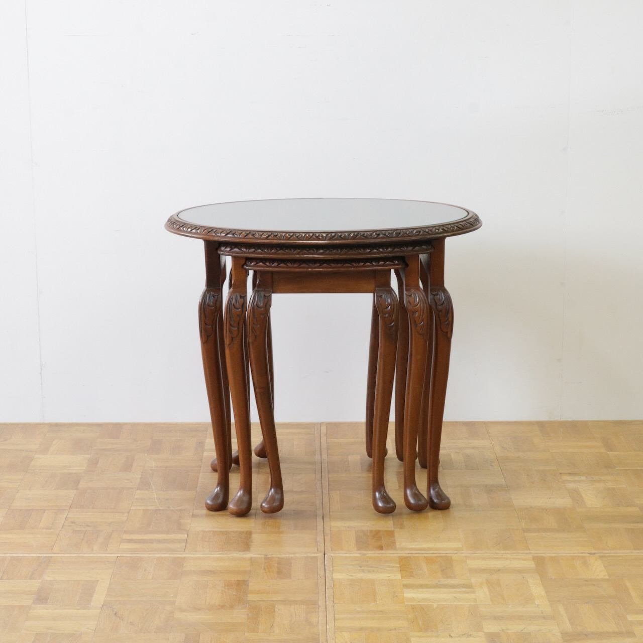 ネストテーブル