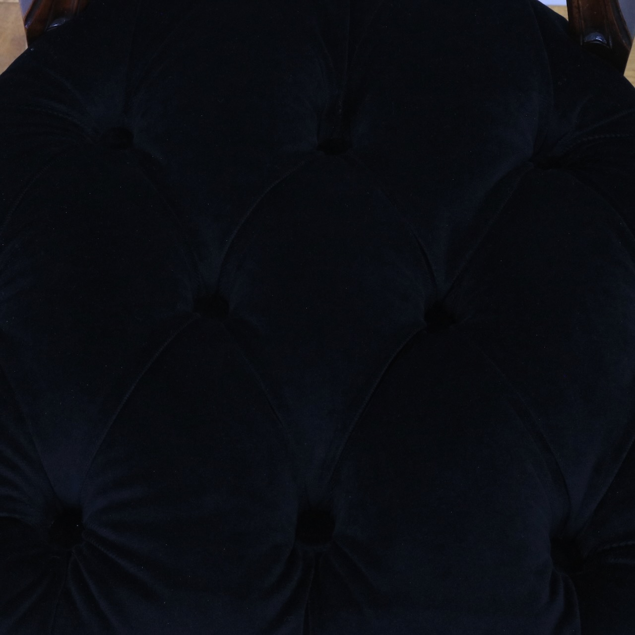 バルーンバックチェアー