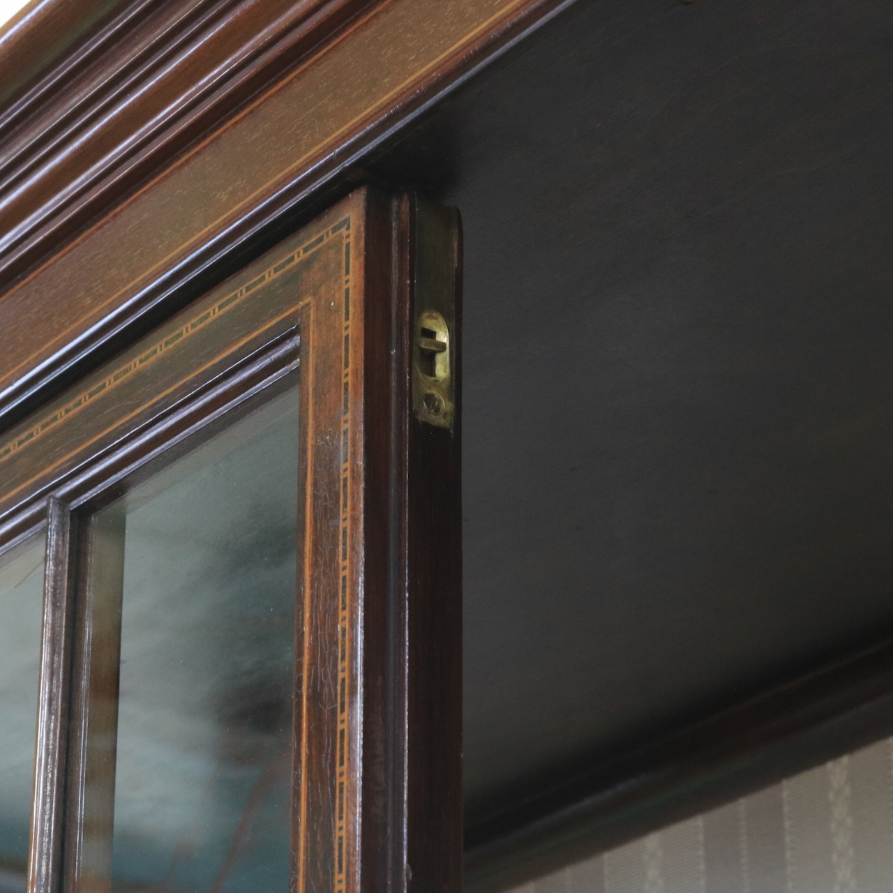 グラスキャビネット