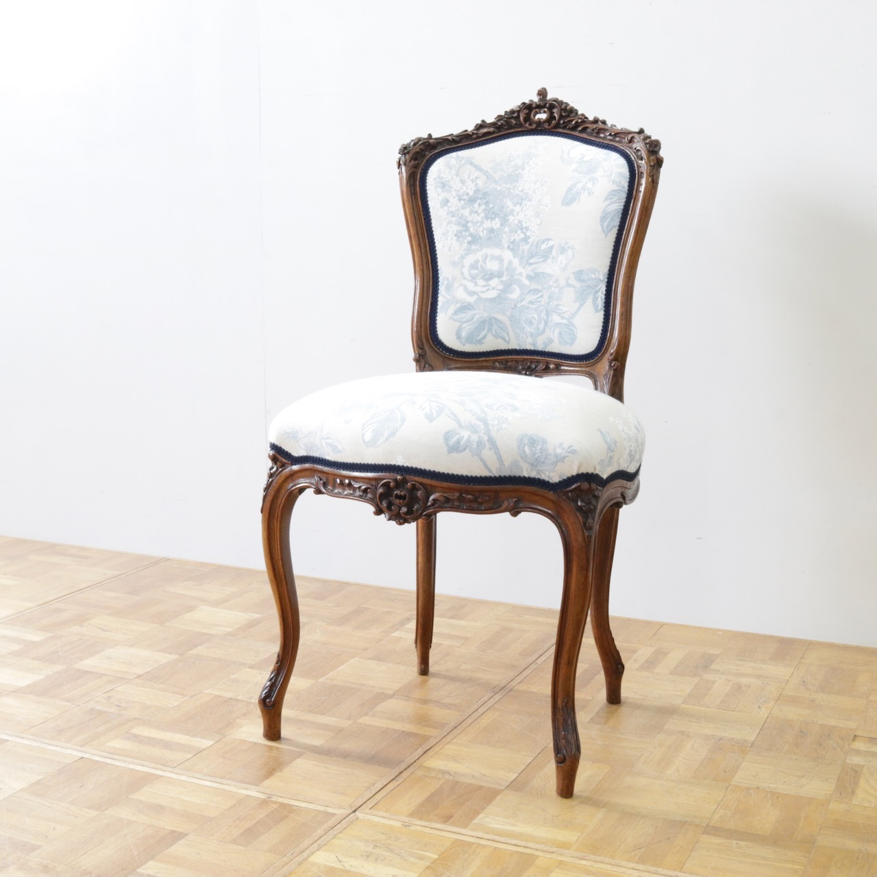 フレンチチェアー