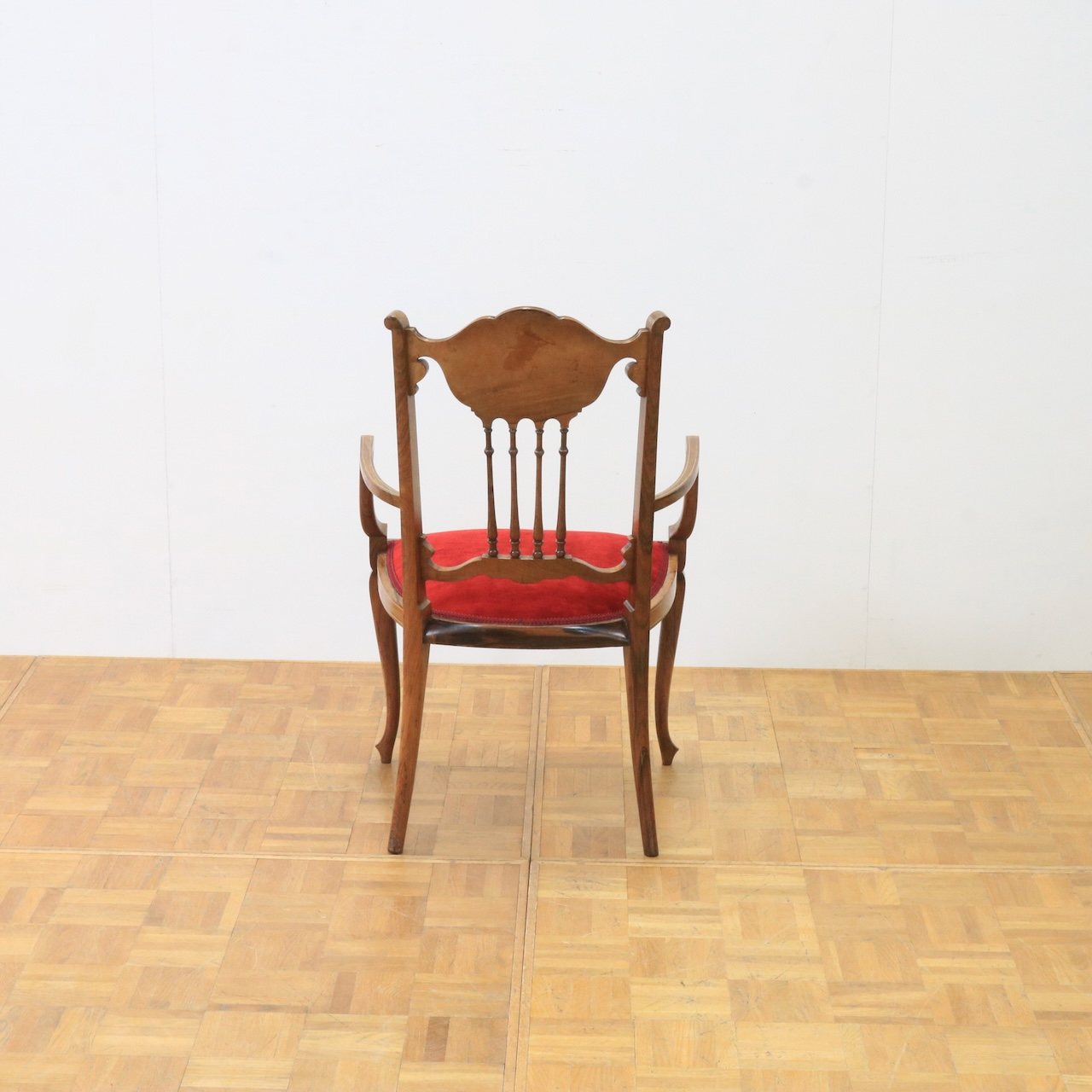 アームチェアー