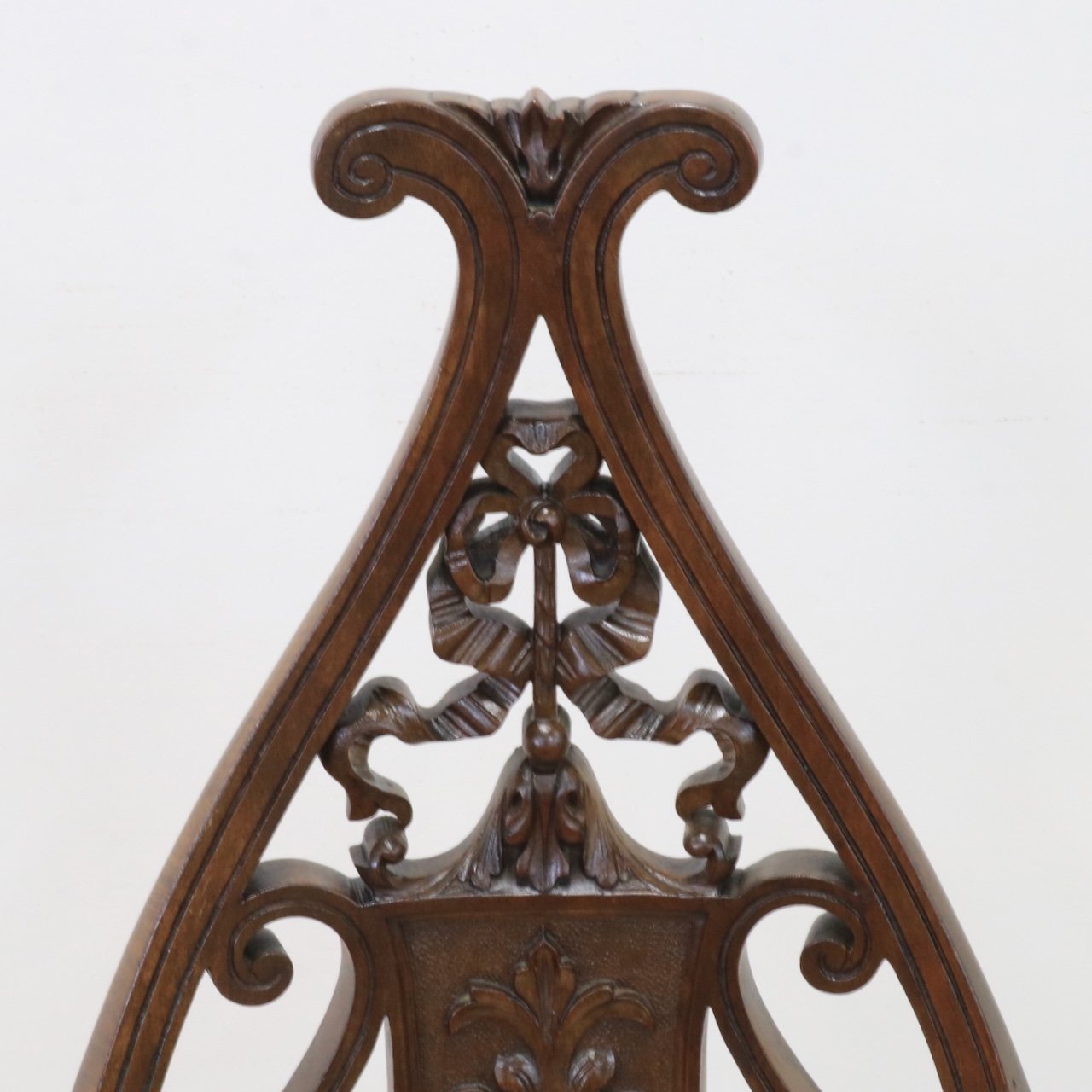 アームチェアー