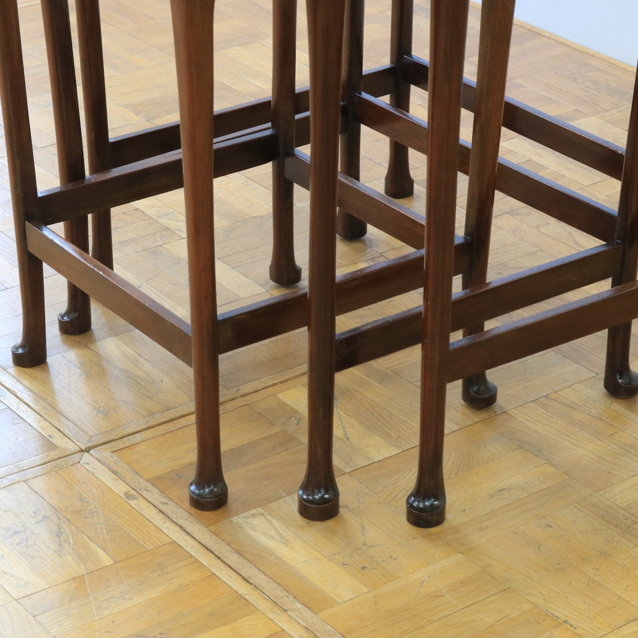 ネストテーブル