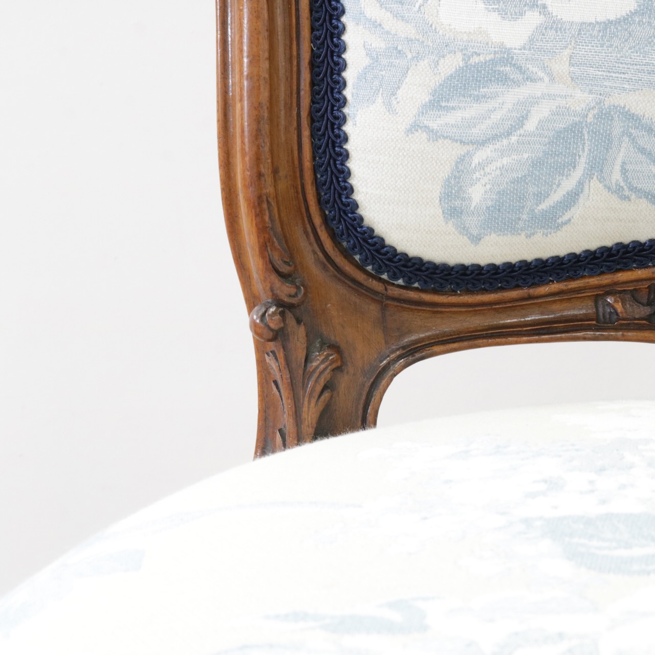 フレンチチェアー