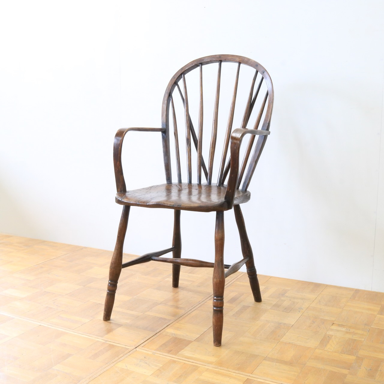 アームチェアー