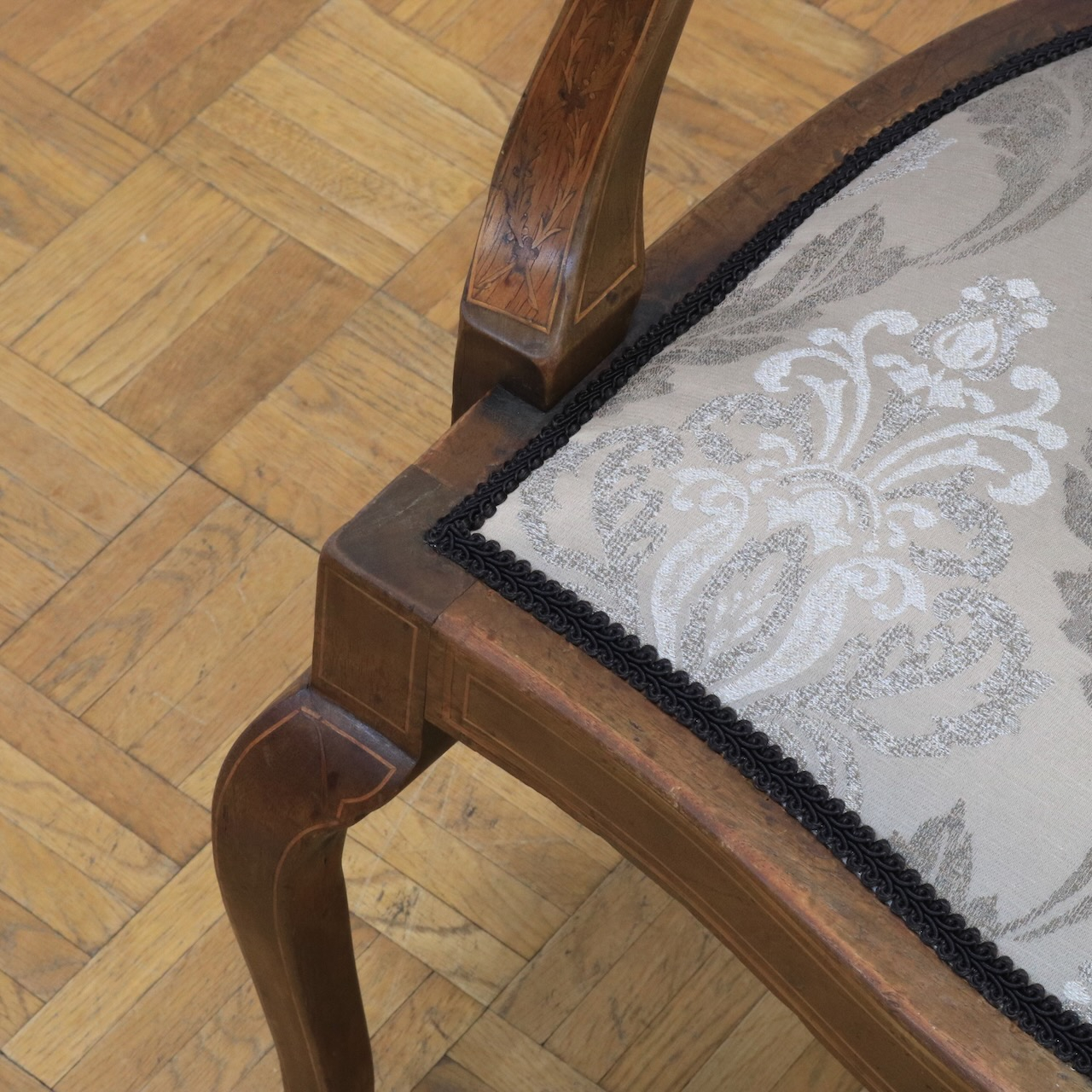 アームチェアー