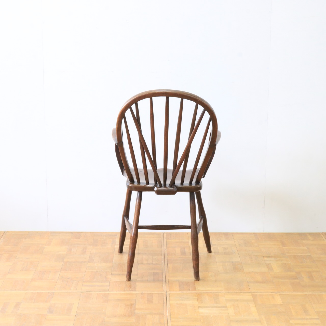 アームチェアー