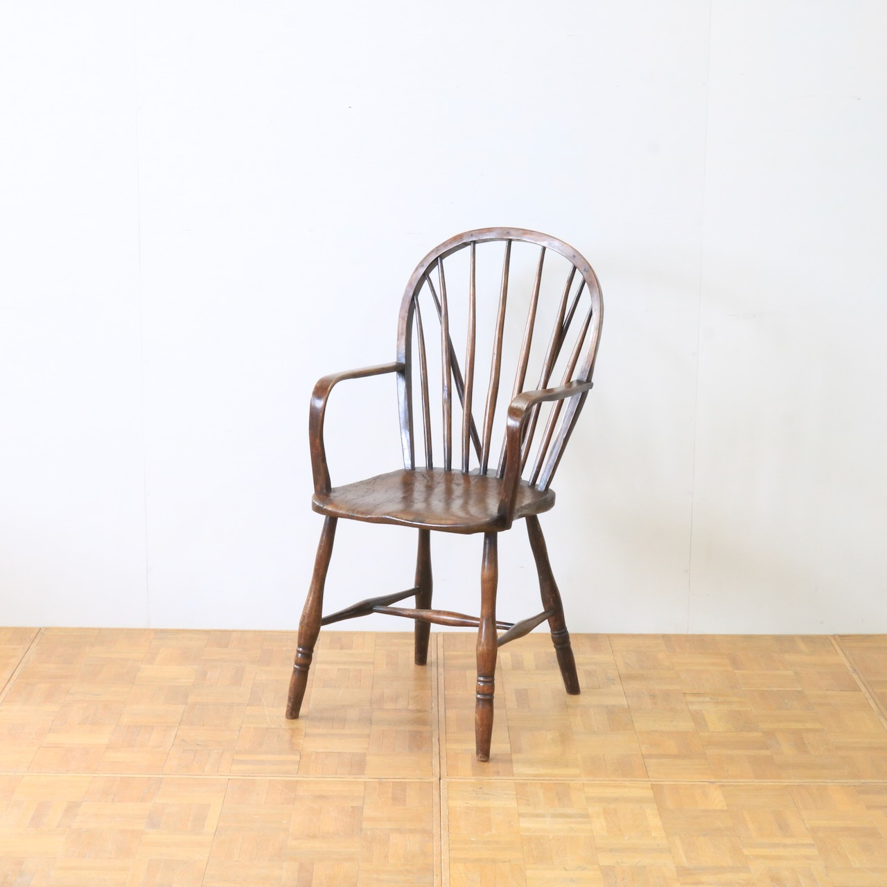 アームチェアー