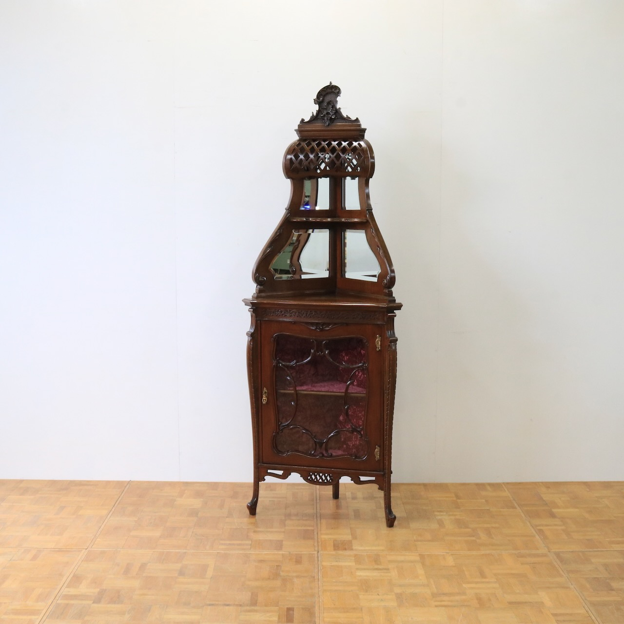 コーナーキャビネット