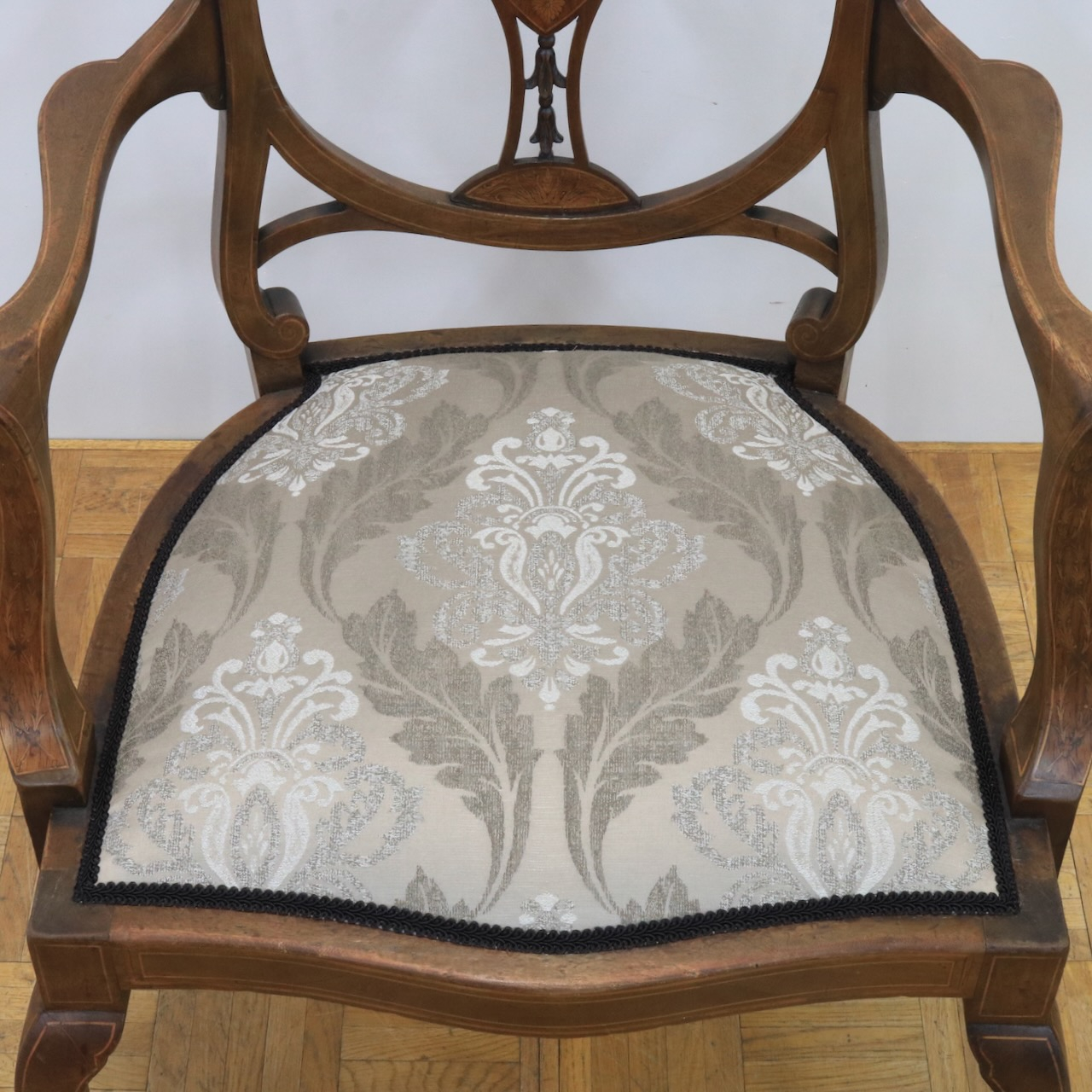 アームチェアー