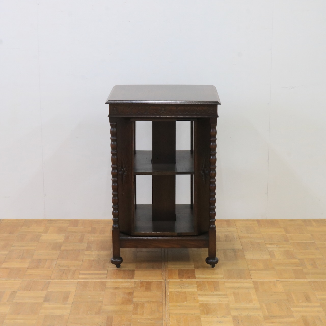 リボルビングブックケース