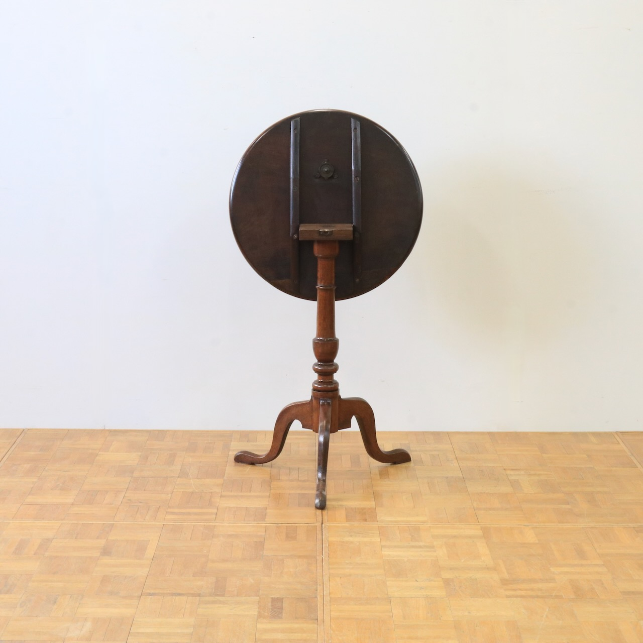 ティルトトップテーブル