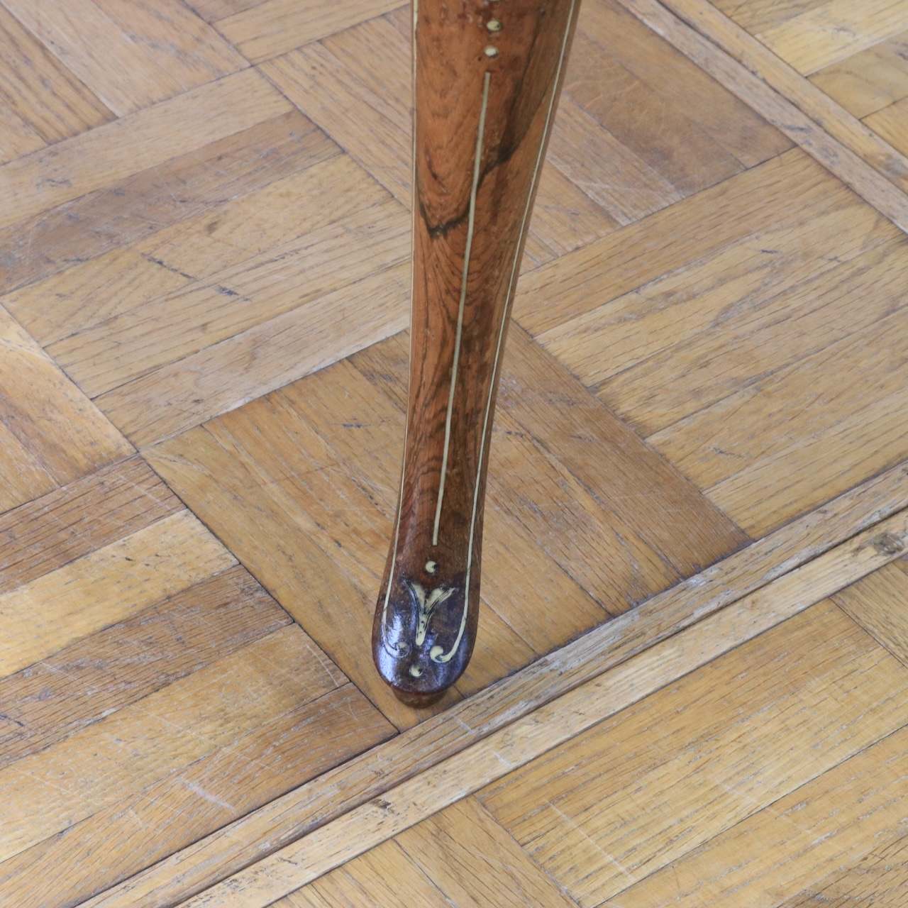 アームチェアー