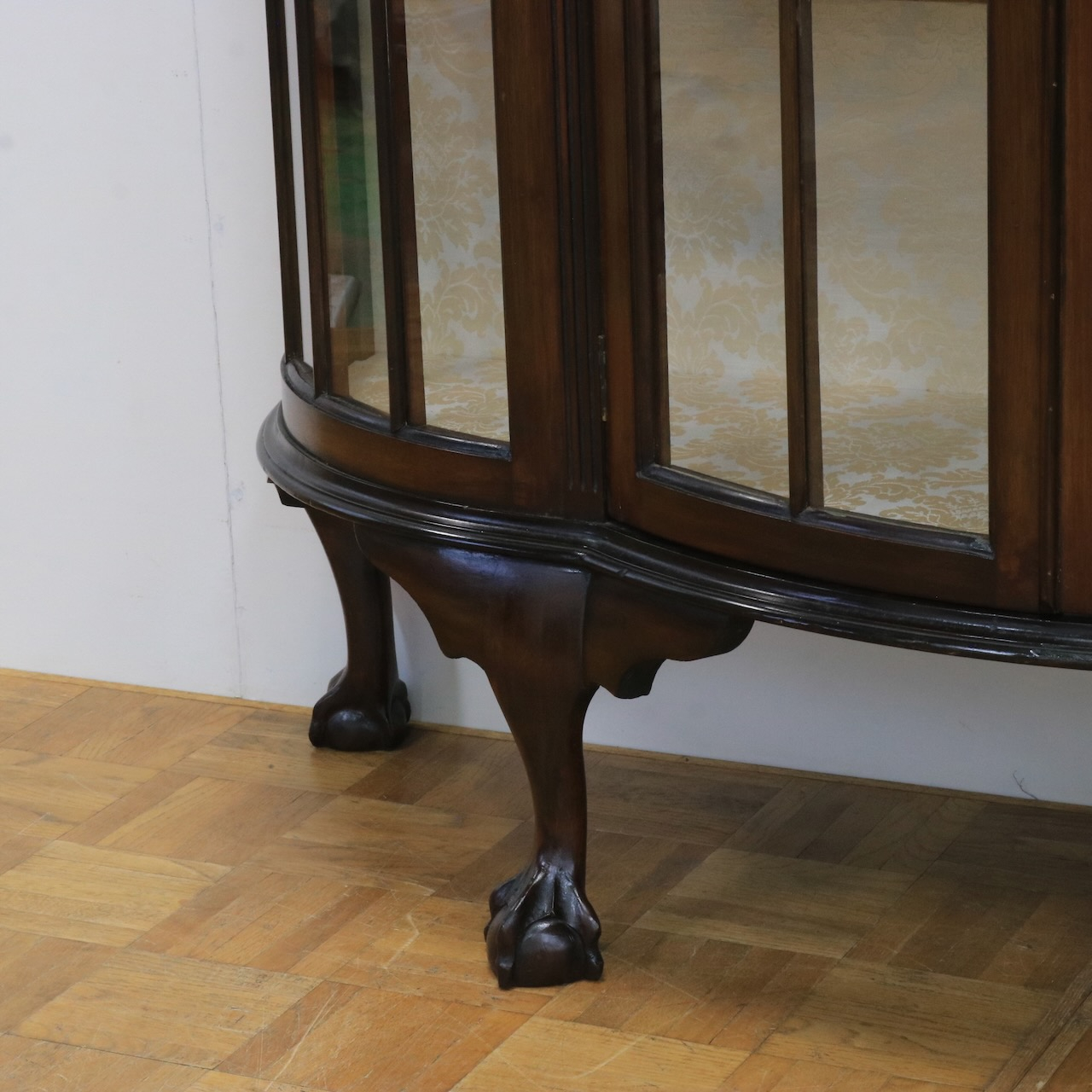 グラスキャビネット