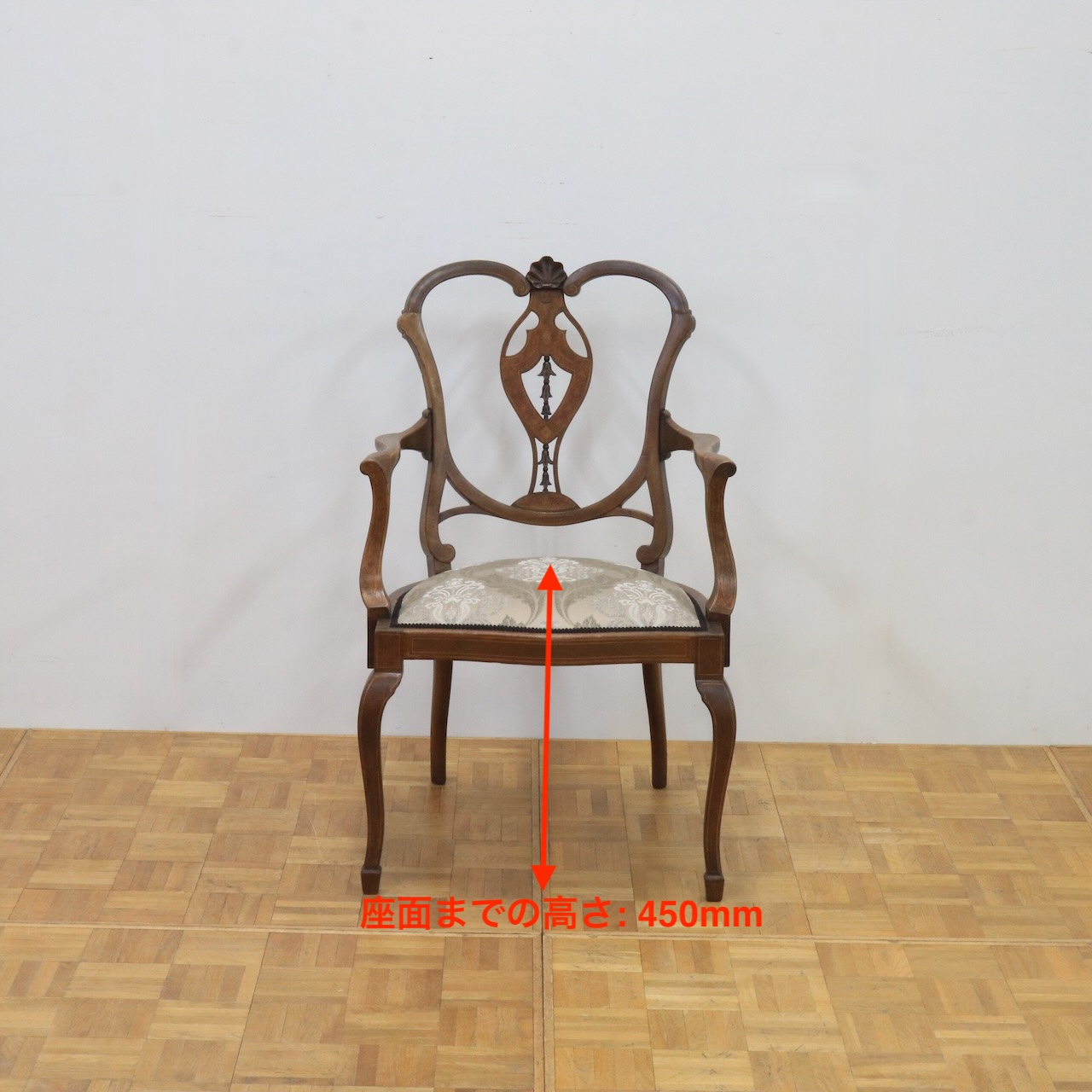 アームチェアー