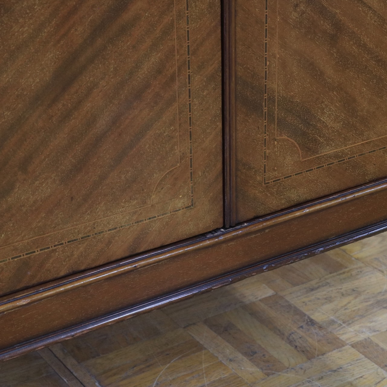 グラスキャビネット