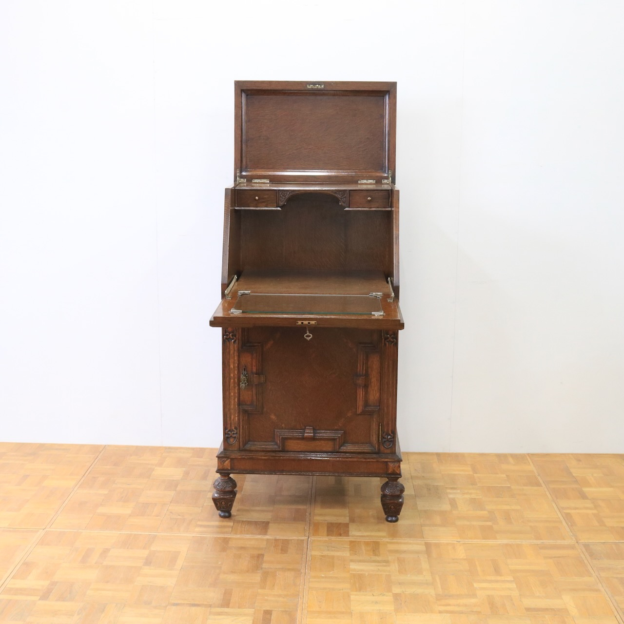 カクテルキャビネット