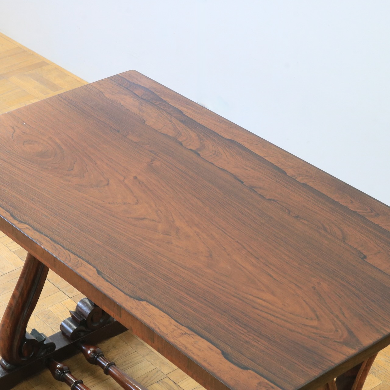 コーヒーテーブル