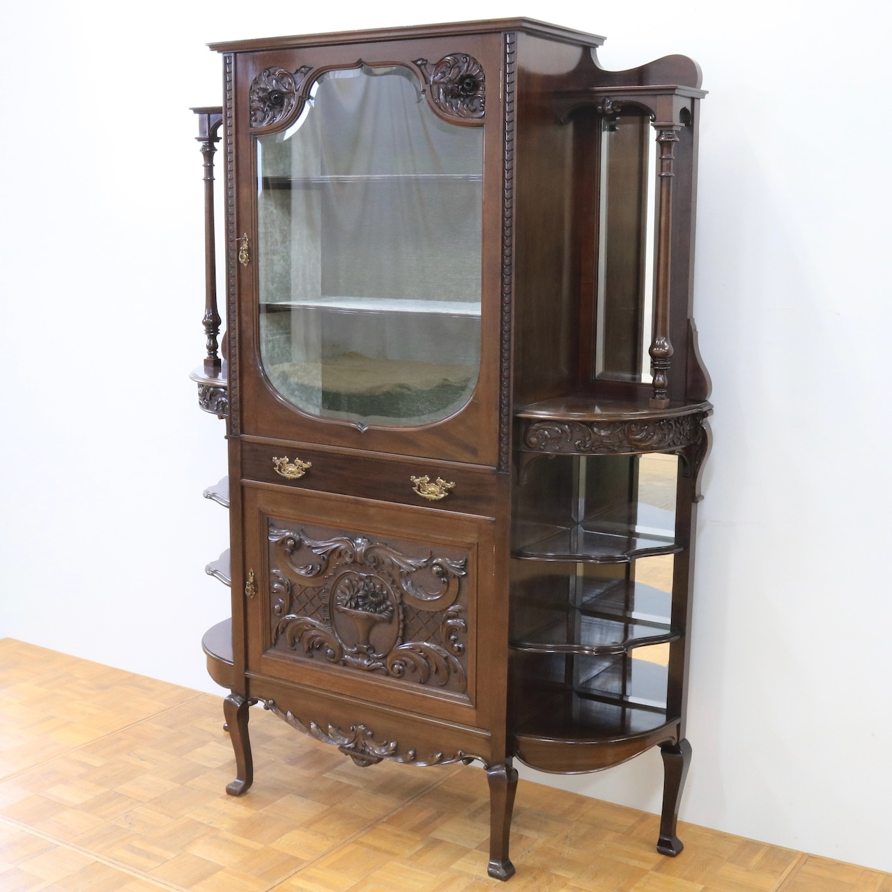 パーラーキャビネット