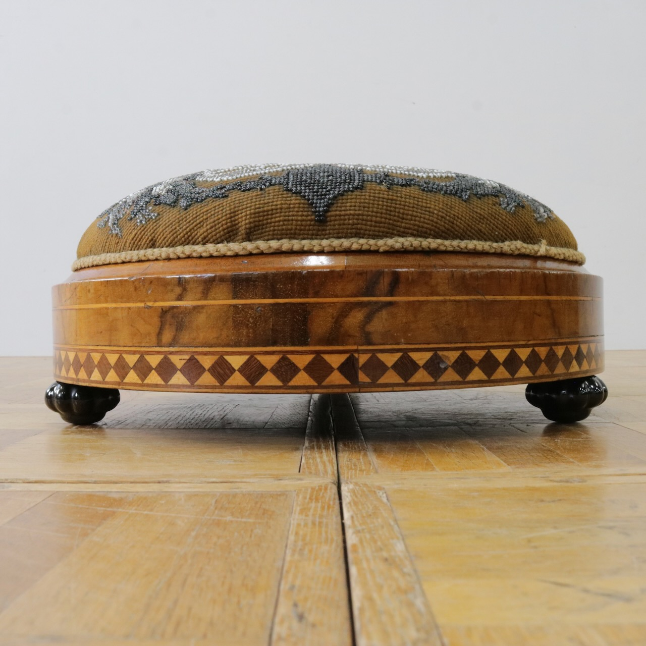 フットスツール