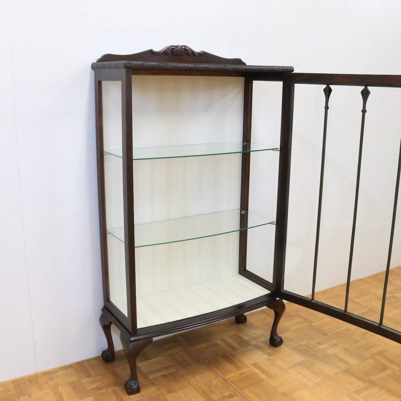 グラスキャビネット