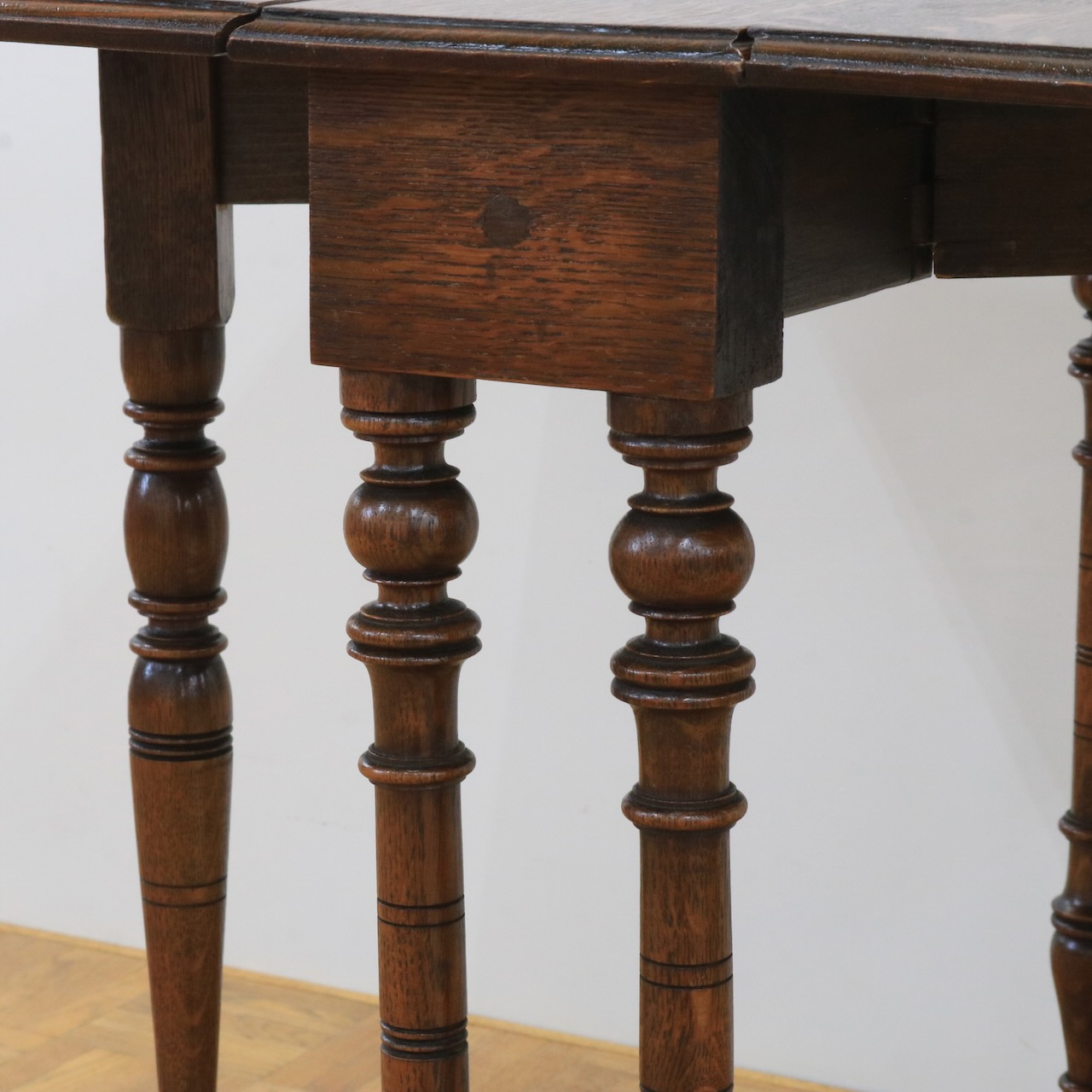 サザーランドテーブル