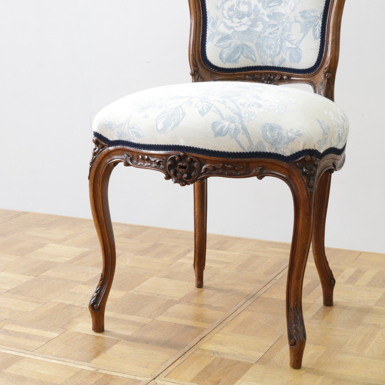 フレンチチェアー