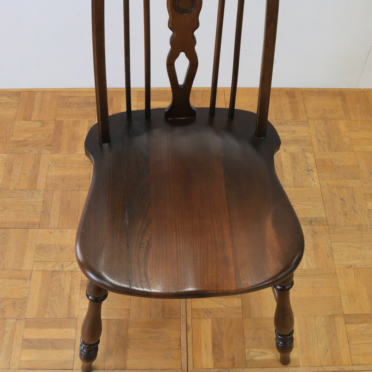 スピンドルチェアー