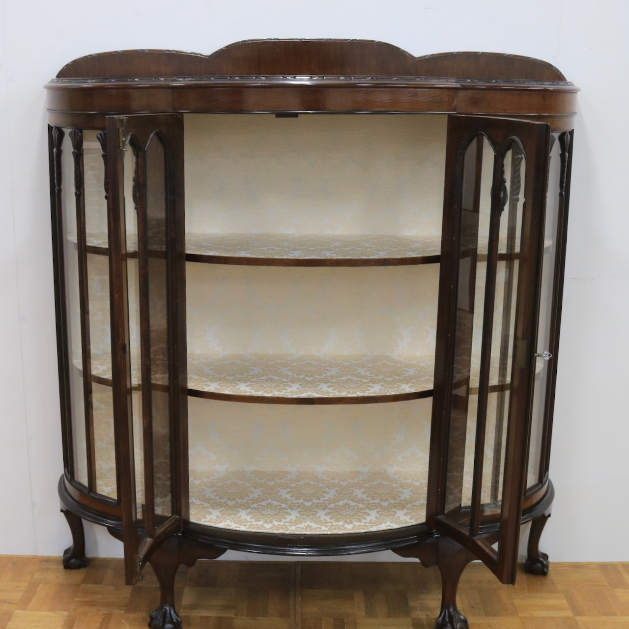 グラスキャビネット