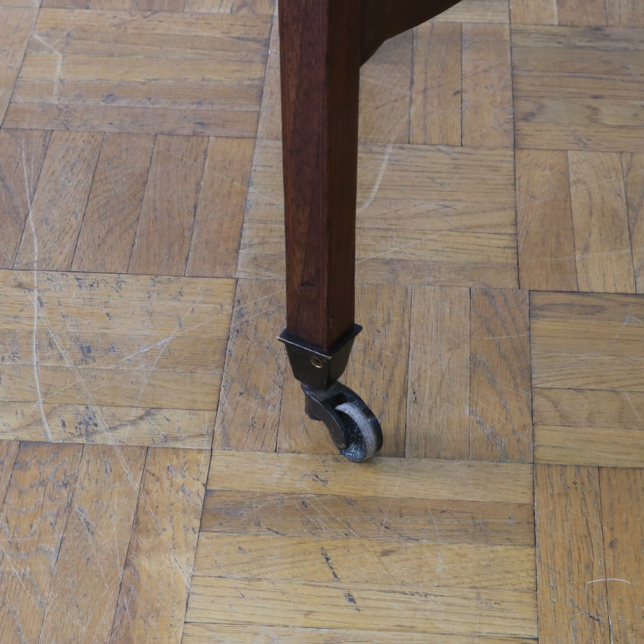 オケージョナルテーブル