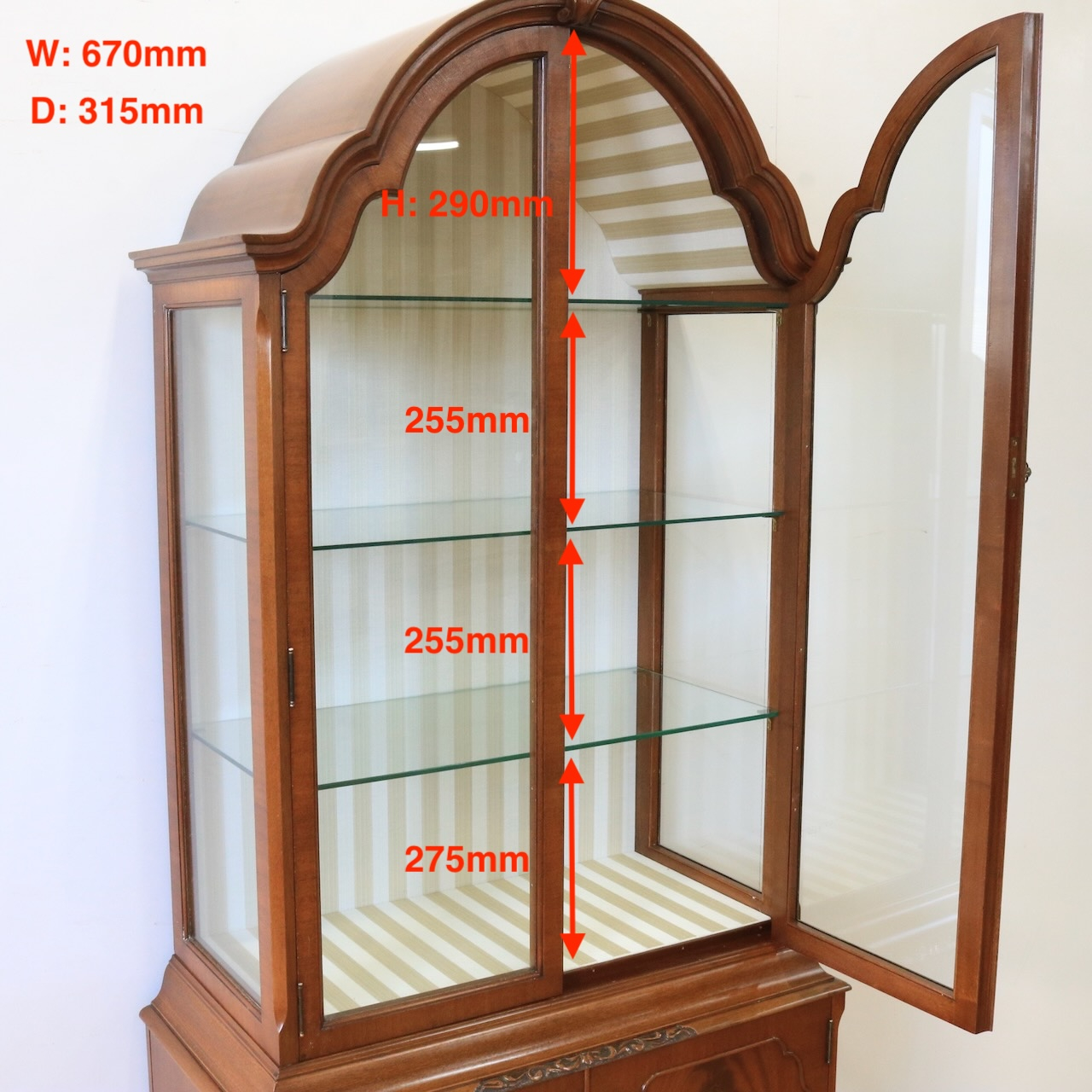 グラスキャビネット