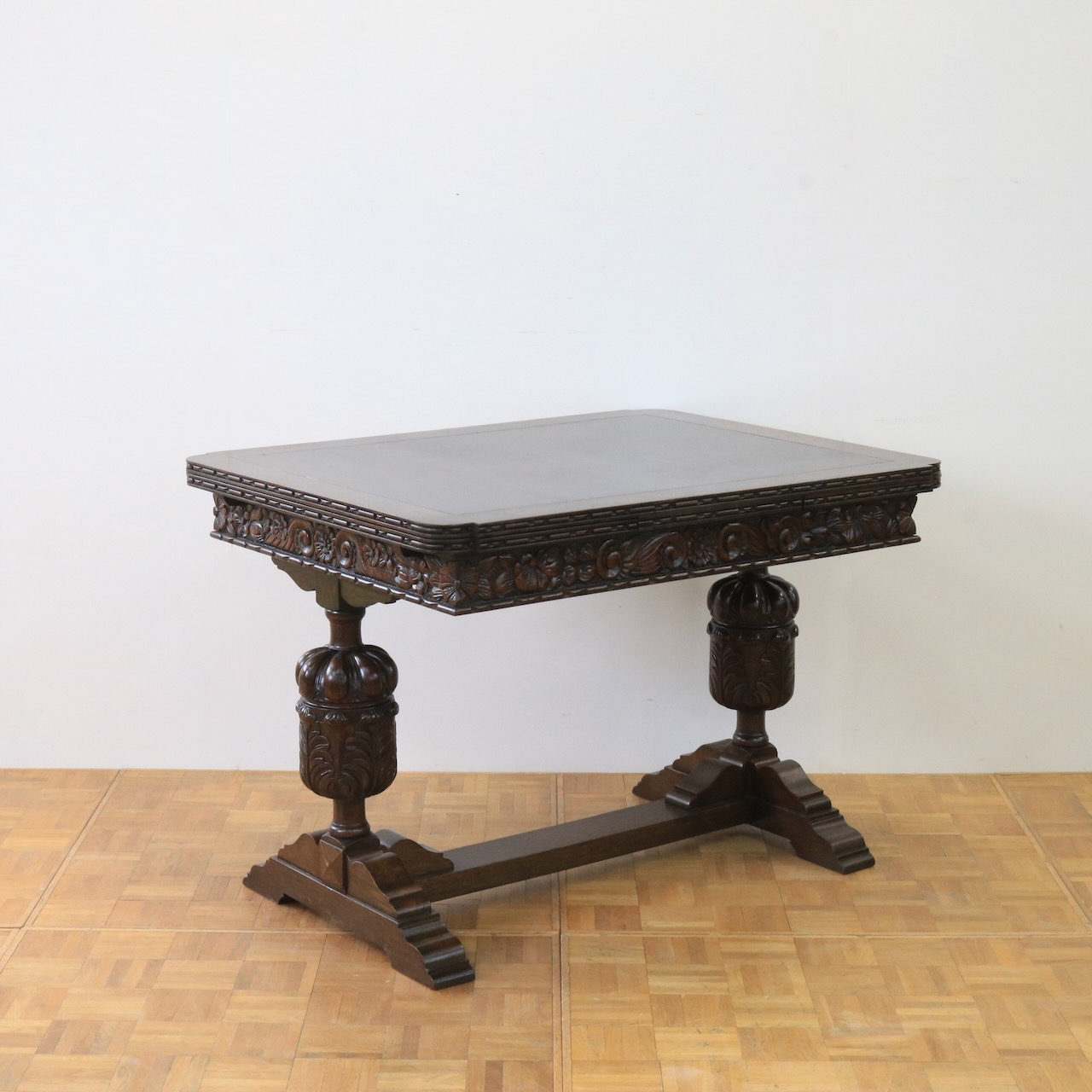 ドローリーフテーブル