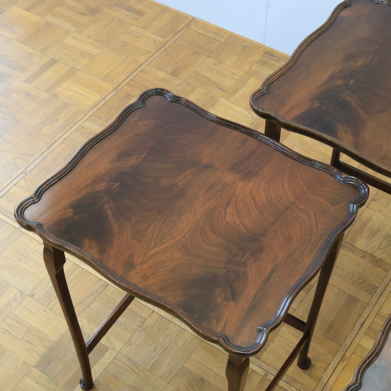 ネストテーブル