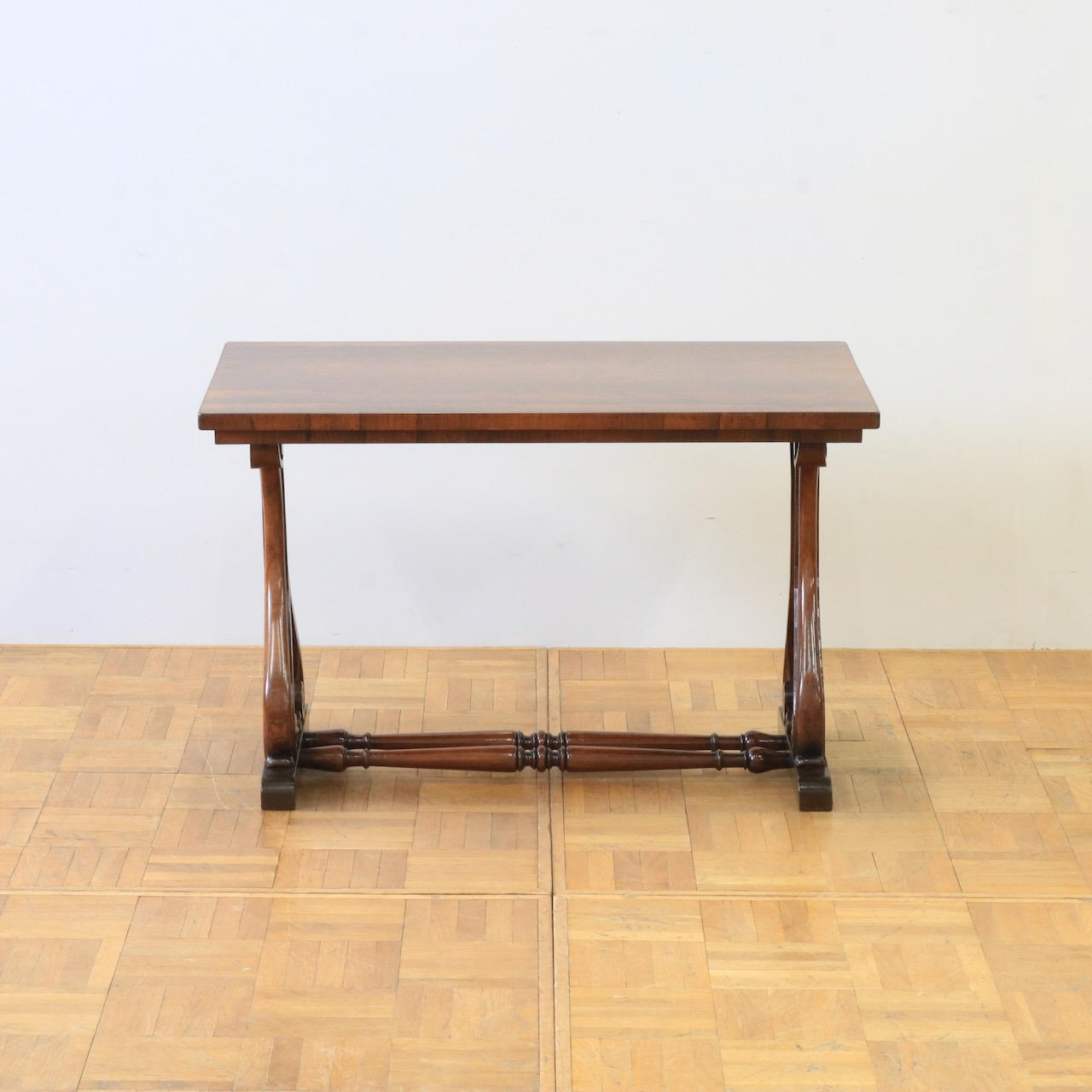 コーヒーテーブル