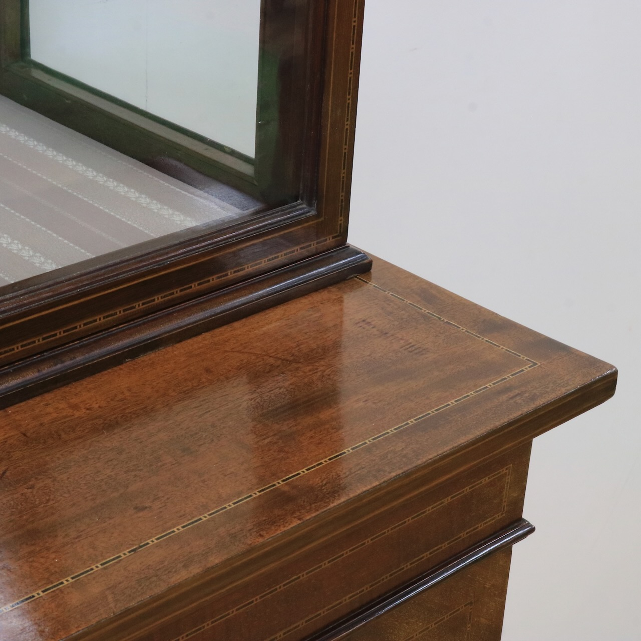 グラスキャビネット