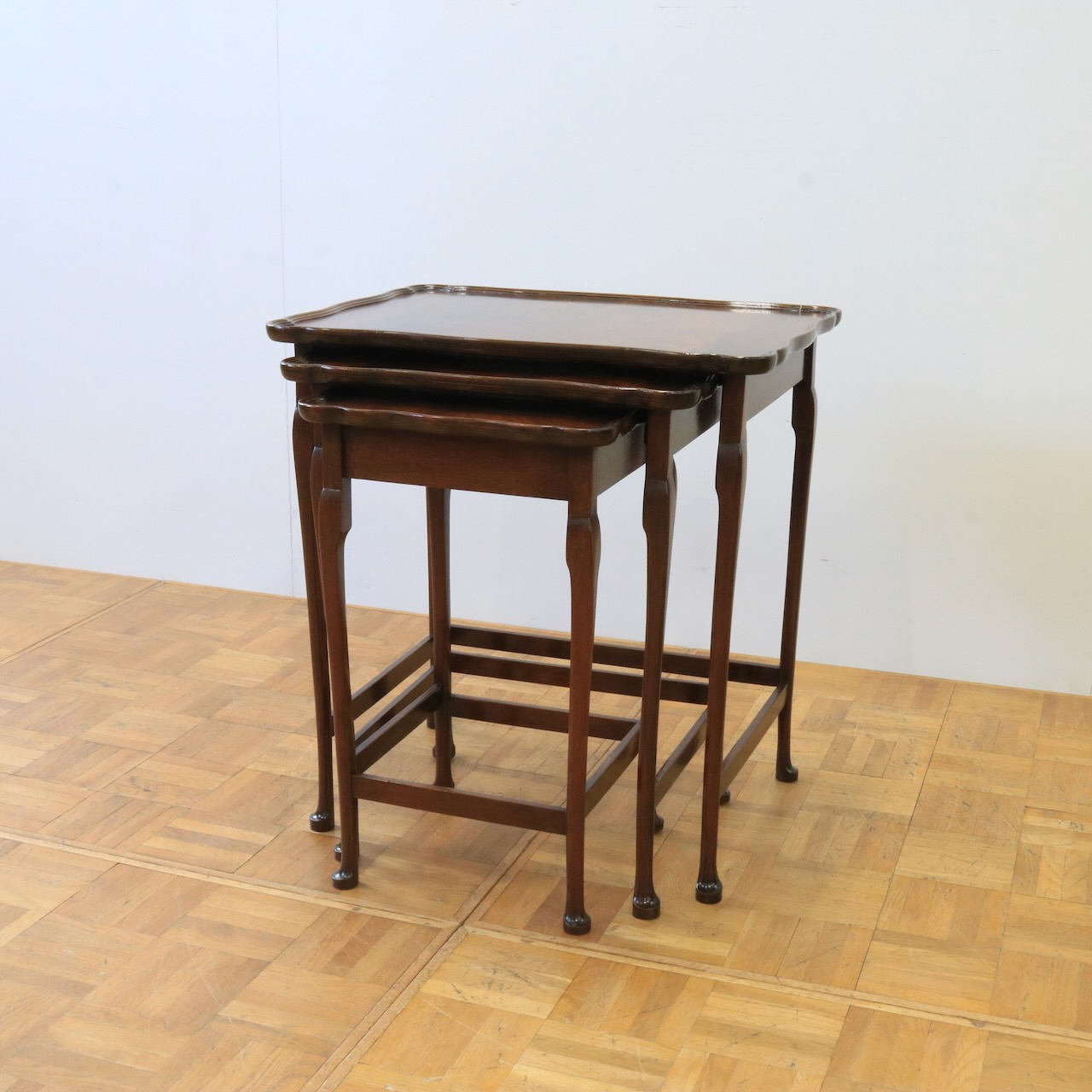 ネストテーブル