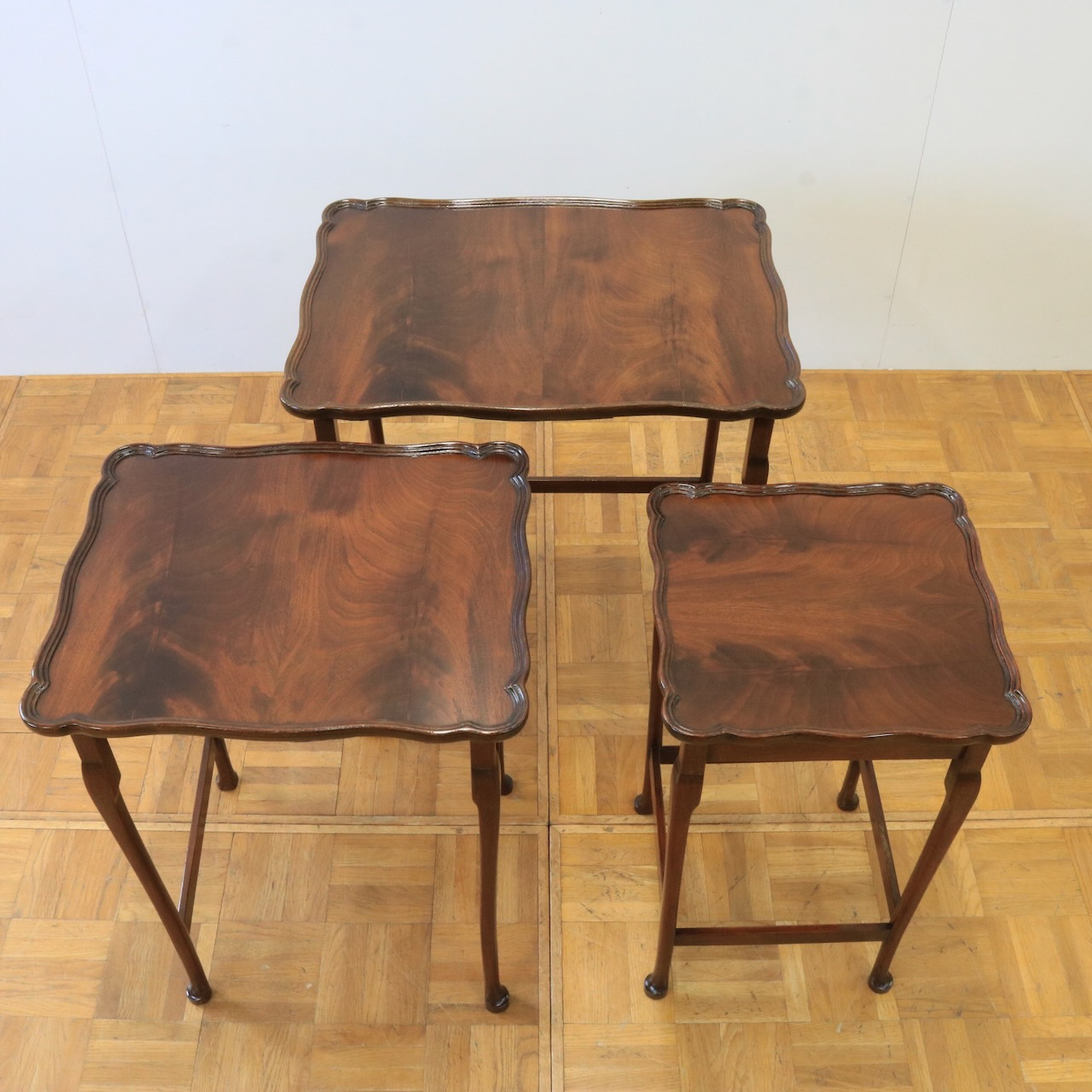 ネストテーブル