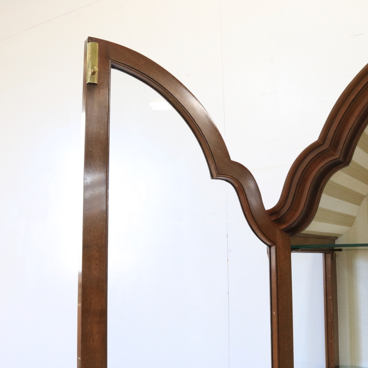 グラスキャビネット