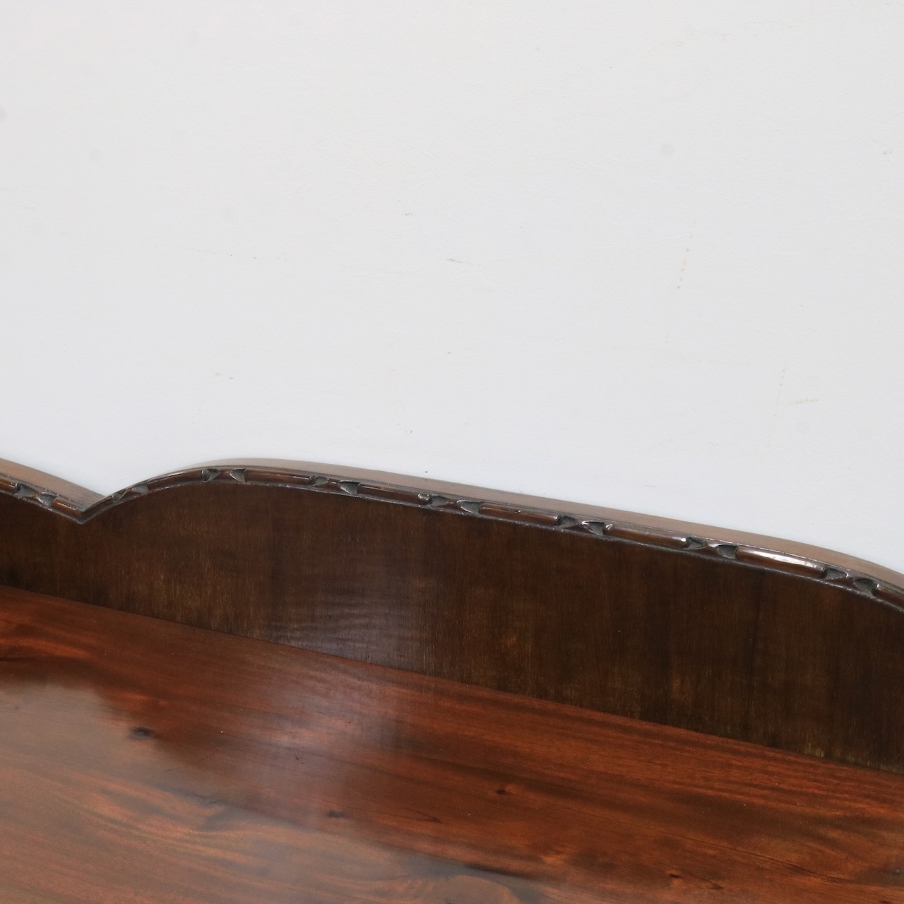 グラスキャビネット