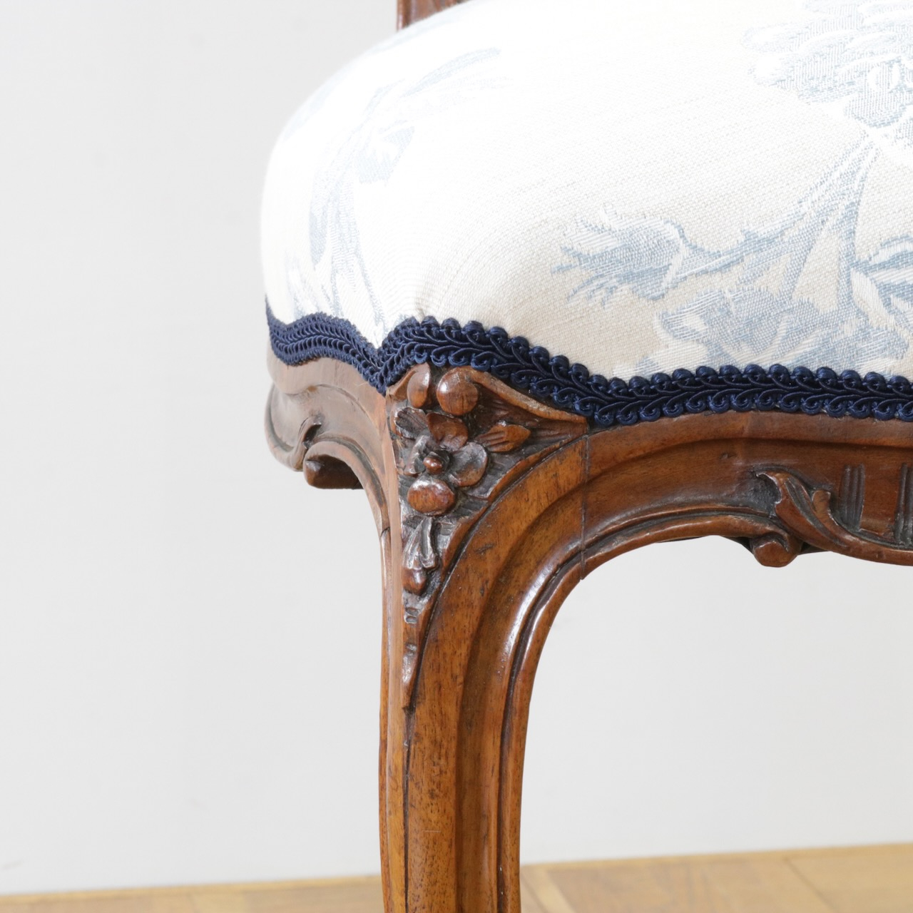 フレンチチェアー