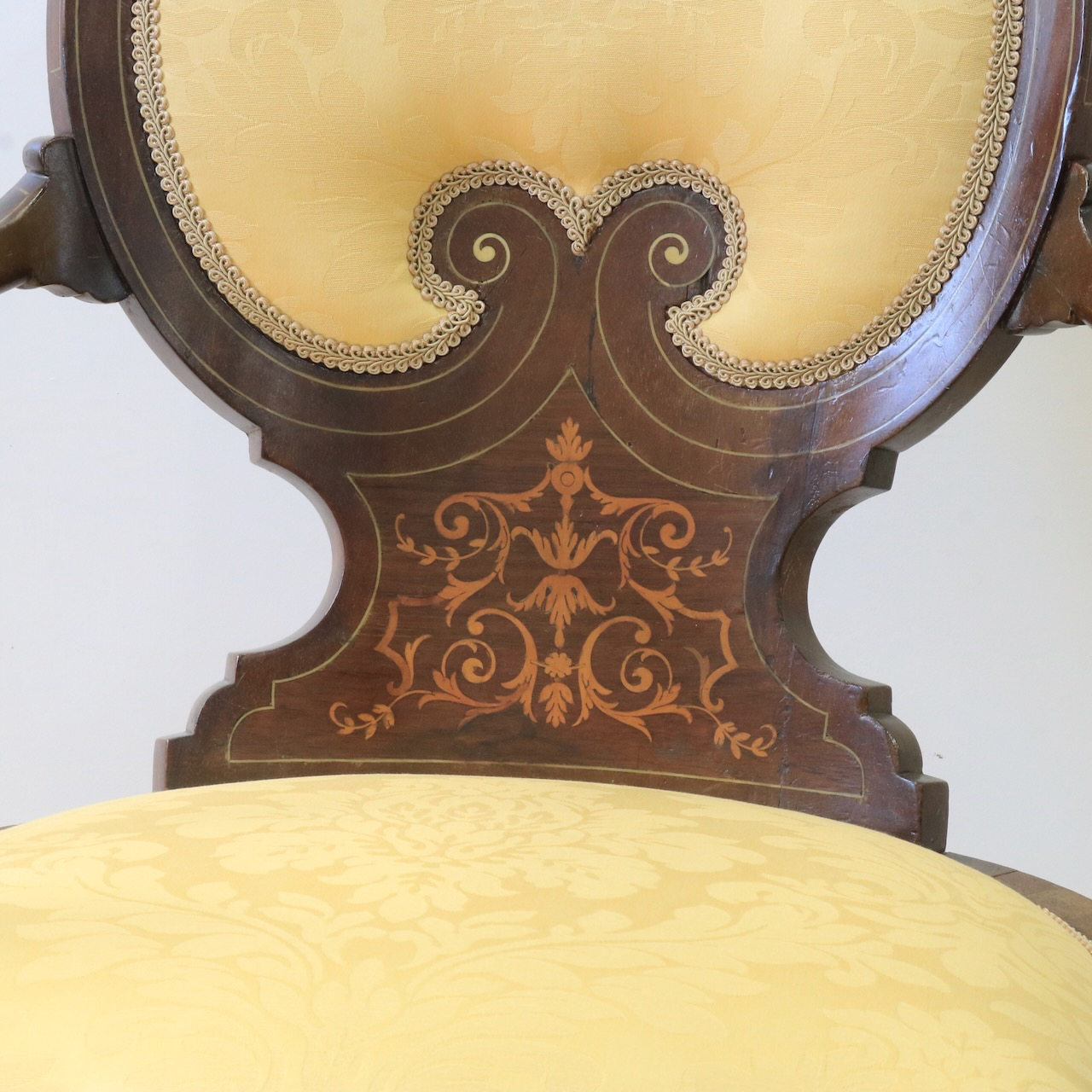 アームチェアー