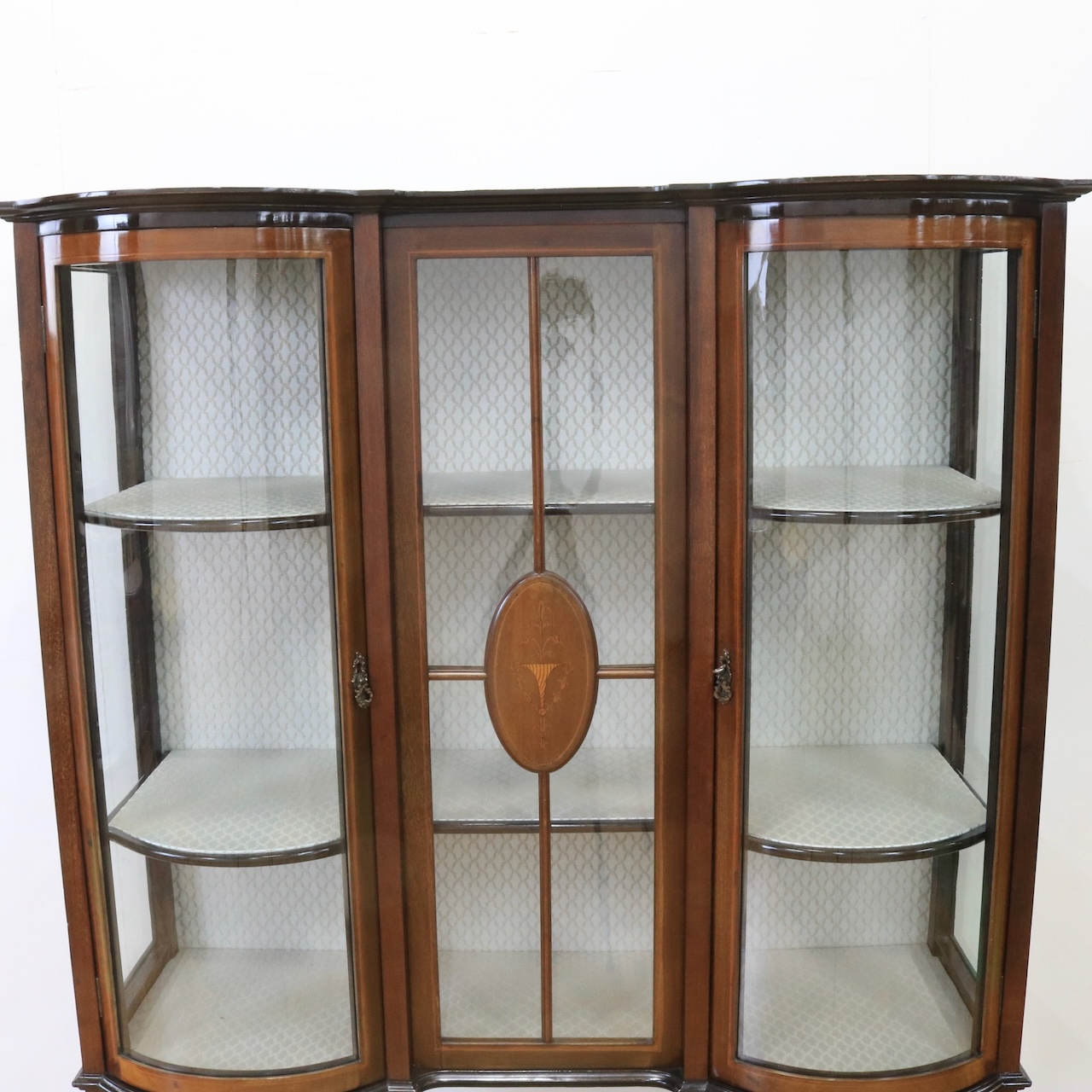 グラスキャビネット