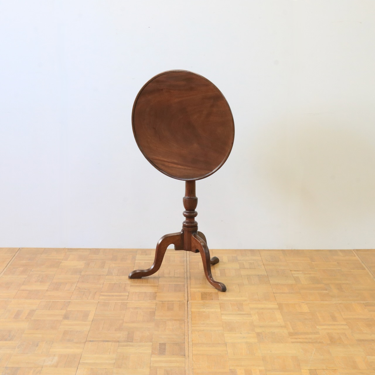 ティルトトップテーブル