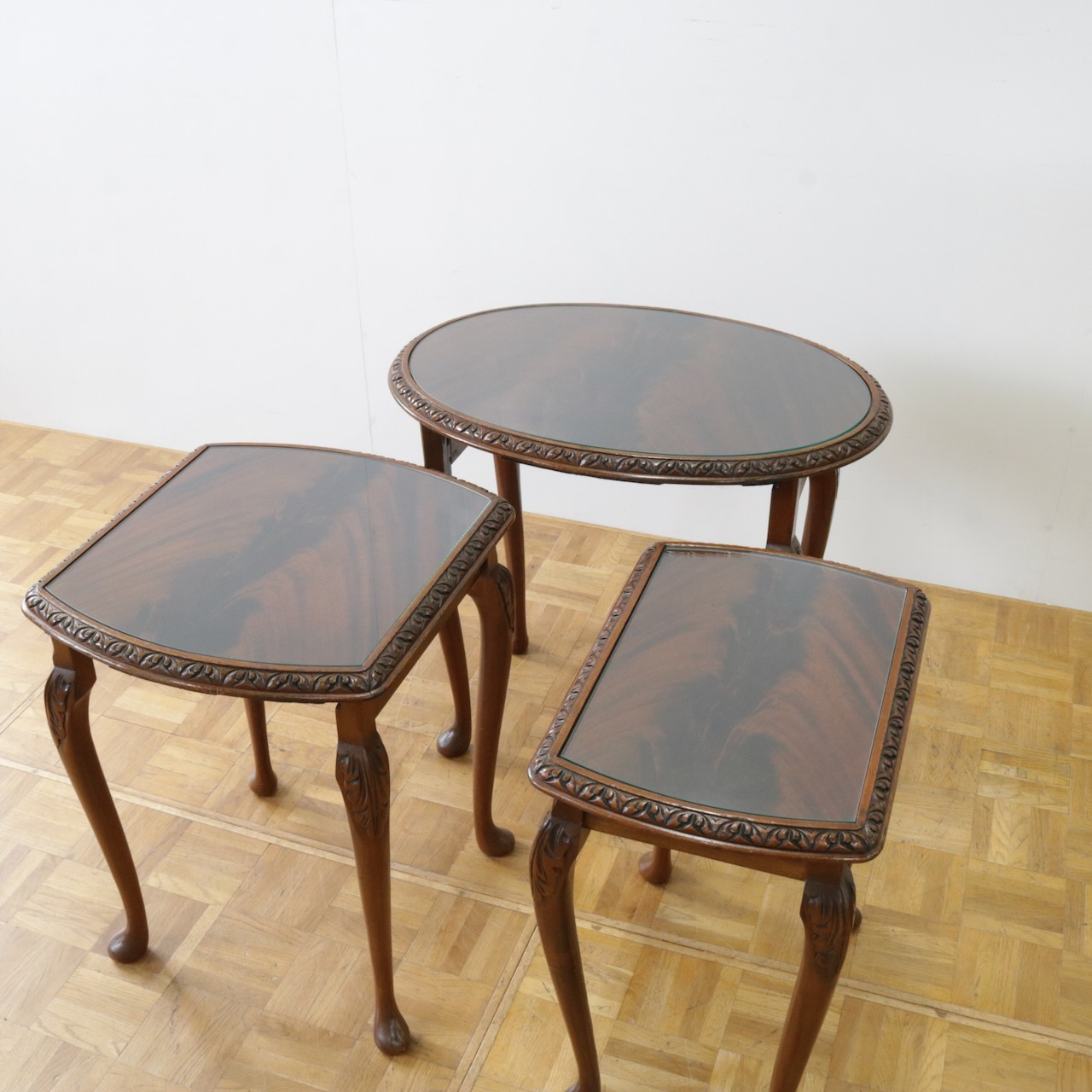 ネストテーブル