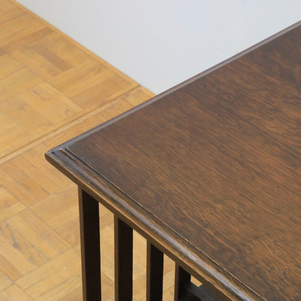 リボルビングブックケース