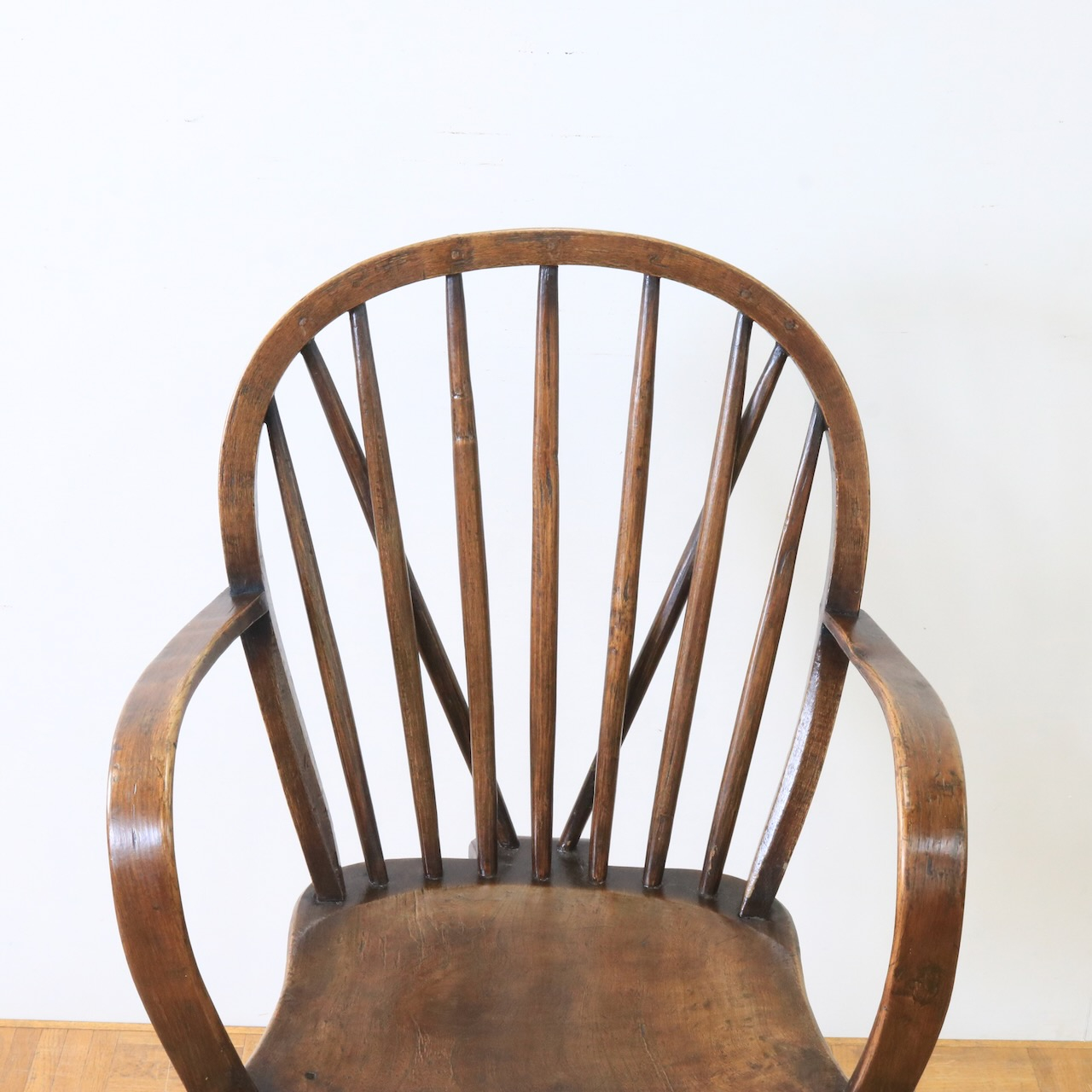 アームチェアー